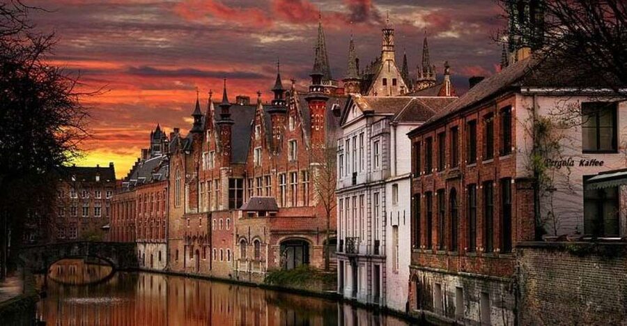 From Brussels: Bruges Day Trip with Boat Tour Option (ES) - The Brussels meeting point and two-hour ride