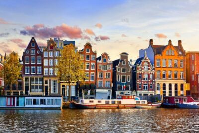 Day Trip to Amsterdam with Canal Boat Cruise
