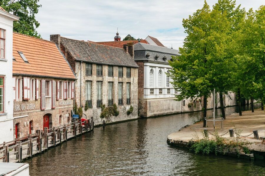 From Brussels: Guided Day Trip to Bruges and Ghent - The guide can make or break a long day