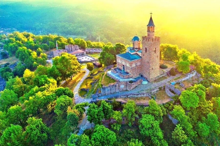 From Bucharest: Full-Day Trip to Bulgaria - Pickup in Bucharest and the long road south