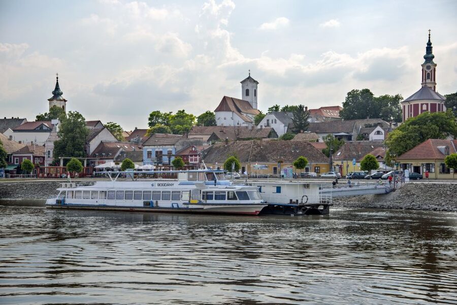 From Budapest: Danube Bend Day Trip in English - The return by boat from May through September