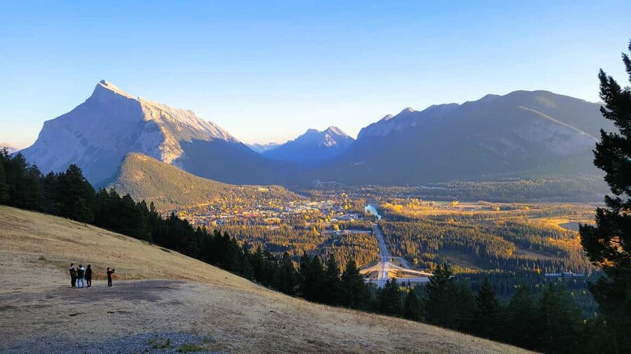 From Calgary/Canmore: Banff National Park Premium Day Trip - What to pack for this 11-hour outing