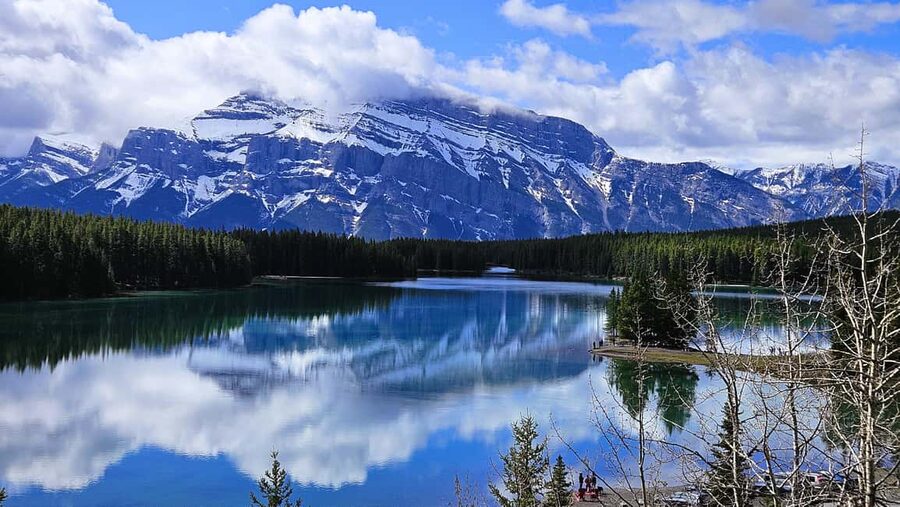 From Calgary/Canmore: Banff National Park Premium Day Trip - Banff gives you time to eat and wander