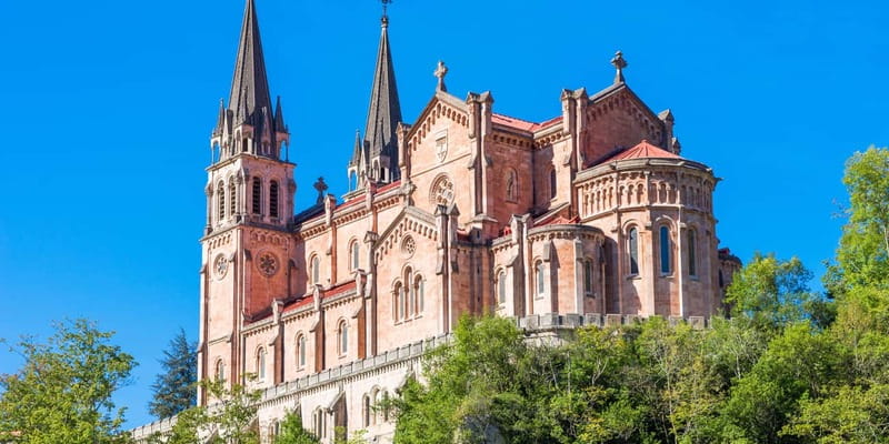From Cangas de Onis: Covadonga Lakes Guided Day Trip - Why the Covadonga route works so well