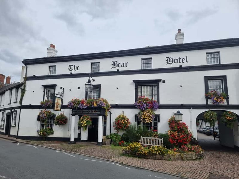 From Cardiff: Wye Valley and Brecon Beacons Full-Day Trip - Crickhowell: lunch with a local feel