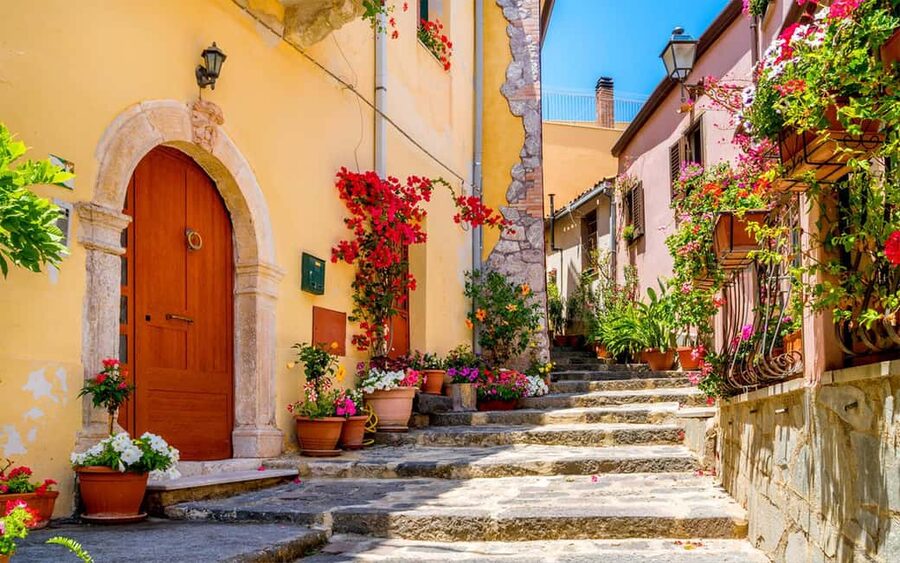From Cefalù: Day Trip to Mount Etna and Taormina - Why pair Etna with Taormina?