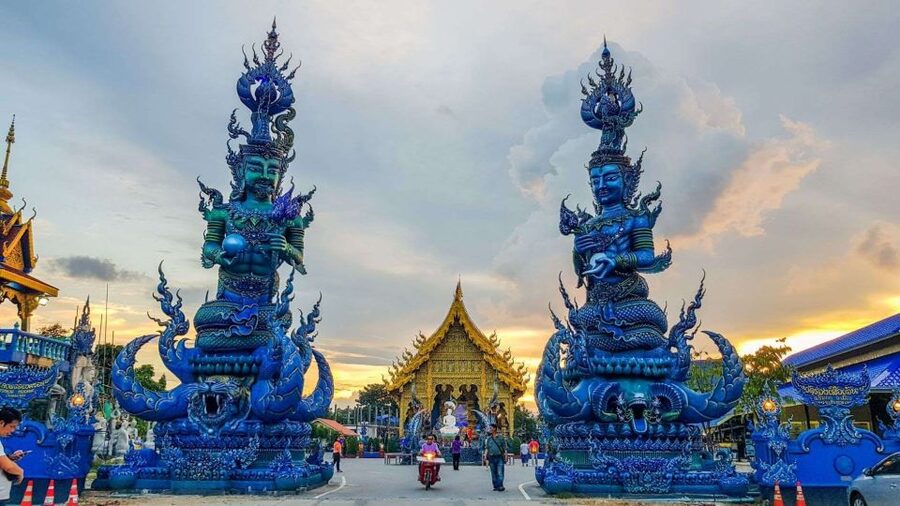 From Chiang Mai: Chiang Rai's Temples Exploration Day Trip - Guides, drivers, and the small-group advantage