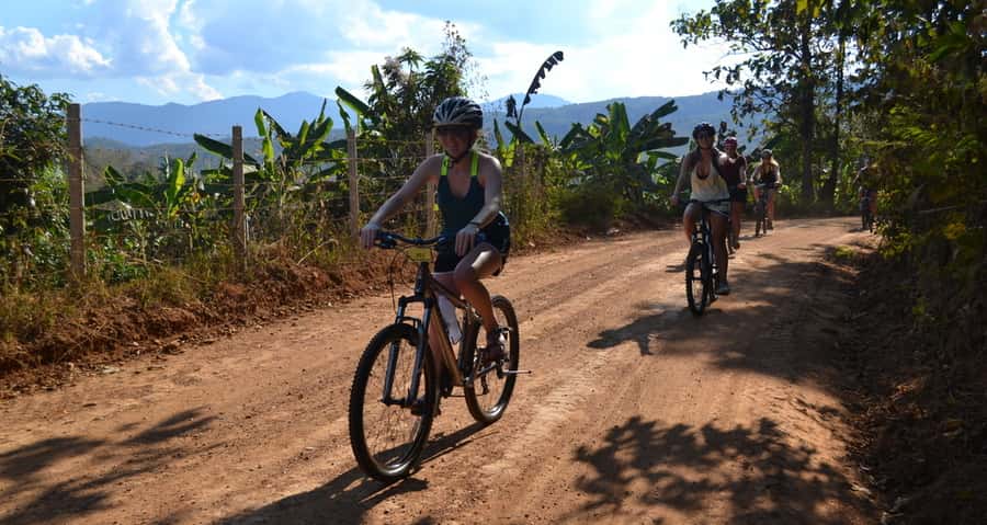 From Chiang Mai: Mae Taeng Valley Hike & Bike Day Trip - A short stop at Wat Ban Den