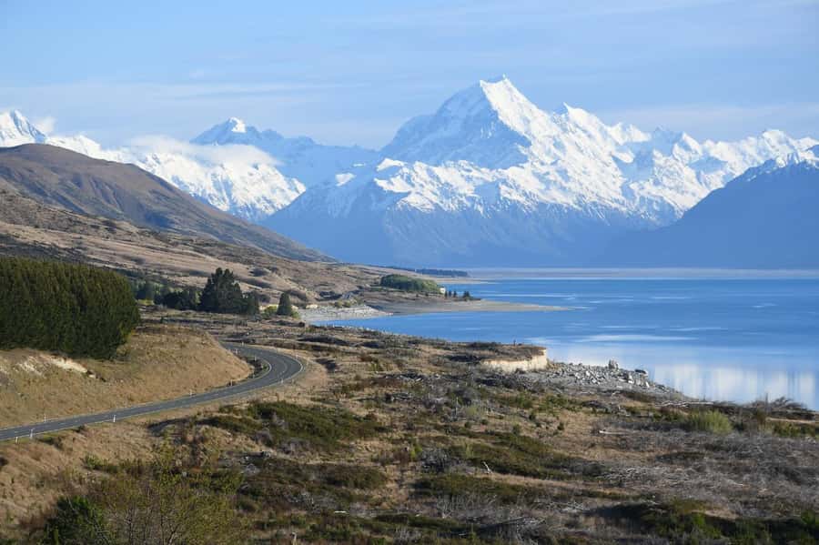From Christchurch: Queenstown via Tekapo & Mt Cook Day Trip - Fairlie Bakehouse brings an early reward