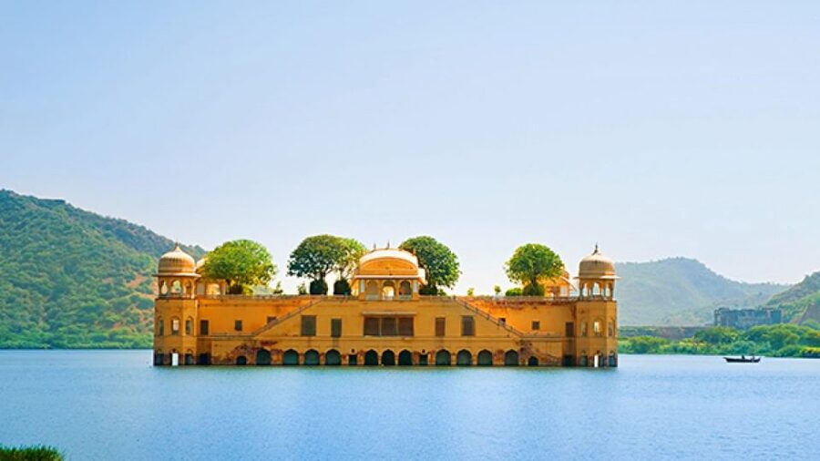 From Delhi: Jaipur Day Trip by Fast Train or Private Car - Hawa Mahal and Jaipur’s famous street façade