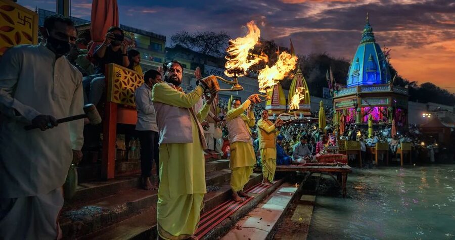 From Delhi: Rishikesh and Haridwar Day Trip - Rishikesh, bridges, ashrams, and the Ganges