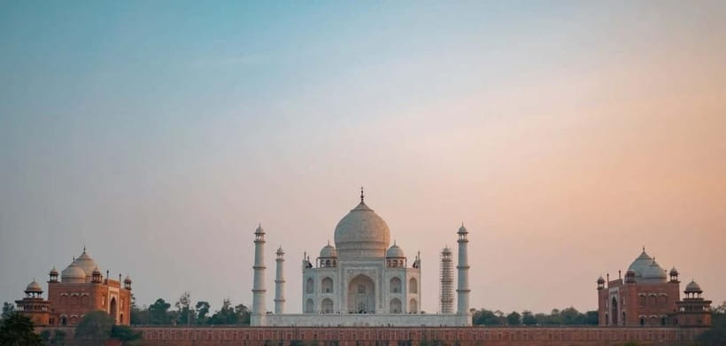 From Delhi: Taj Mahal & Agra Day Tour with Fatehpur Sikri - Lunch with Mughlai flavors