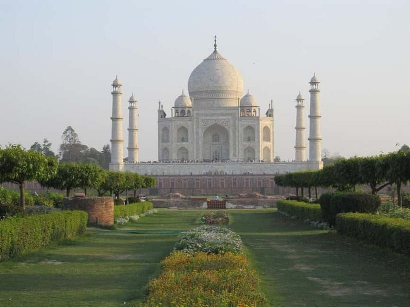 From Delhi: Taj Mahal & Agra Day Tour with Fatehpur Sikri - Guides who add value to the day