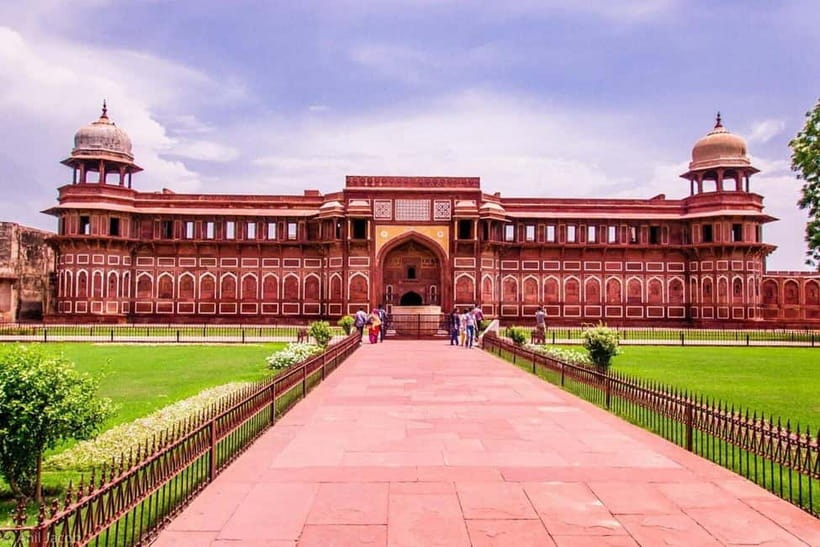From Delhi: Taj Mahal & Agra Day Tour with Fatehpur Sikri - Early pickup and the road from Delhi