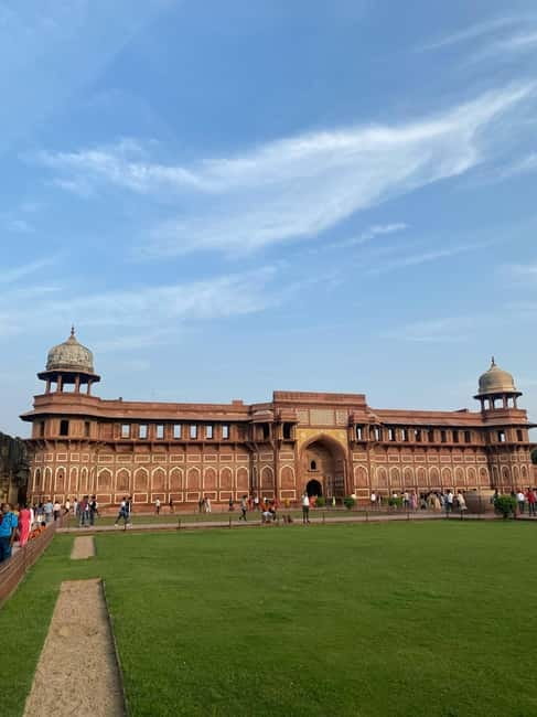 From Delhi: Taj Mahal & Agra Tour with Lunch at Marriott - A one-hour buffet break at Courtyard by Marriott
