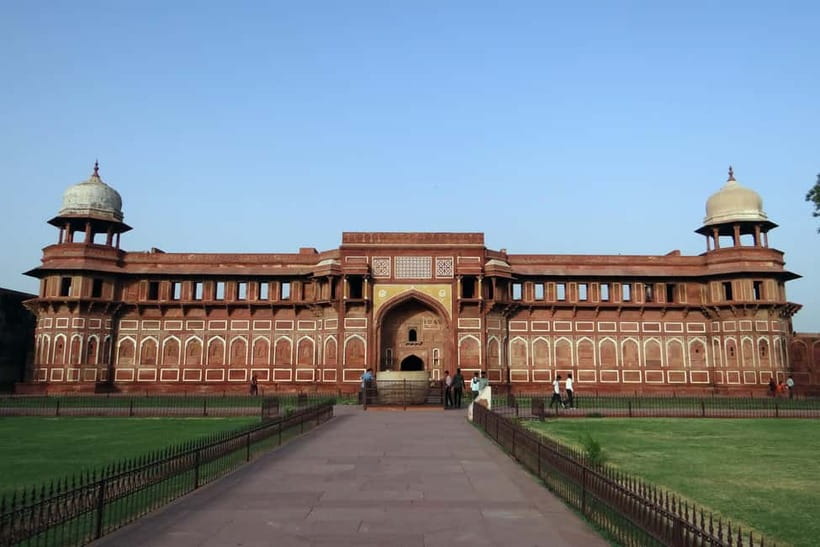 From Delhi: Taj Mahal & Agra Tour with Lunch at Marriott - Shopping, photographs, and keeping the day comfortable