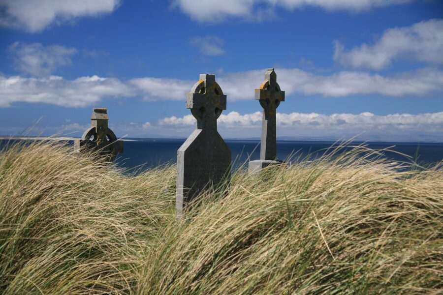 From Doolin: Day Trip to Inisheer with Bike or Bus Tour - Who should take this Inisheer trip?