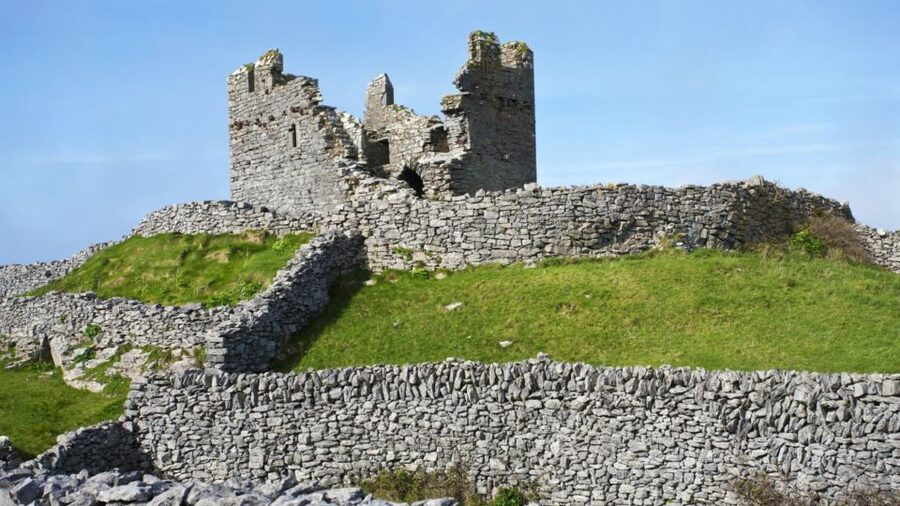 From Doolin: Day Trip to Inisheer with Bike or Bus Tour - Meeting the guide at Doolin Pier