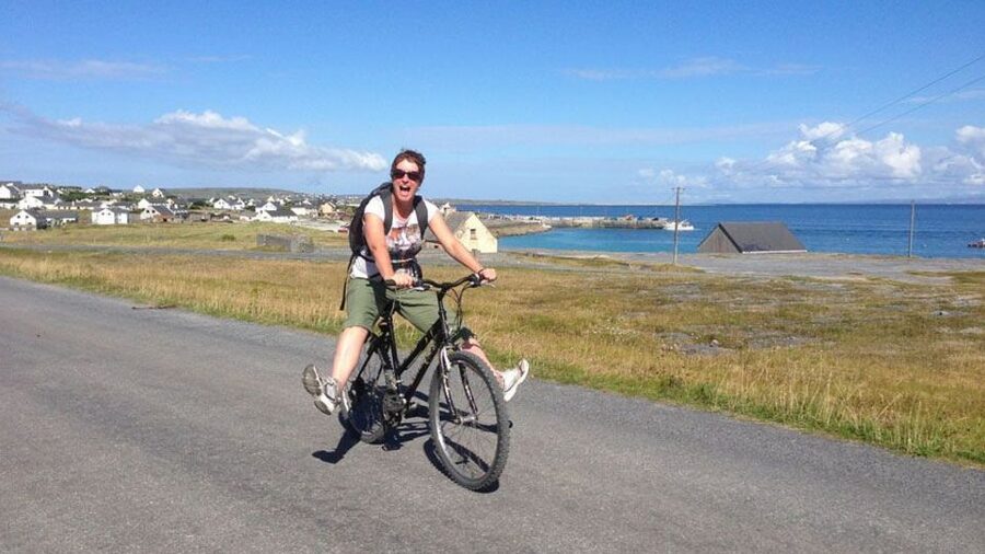 From Doolin: Day Trip to Inisheer with Bike or Bus Tour - Seeing Inisheer by bike