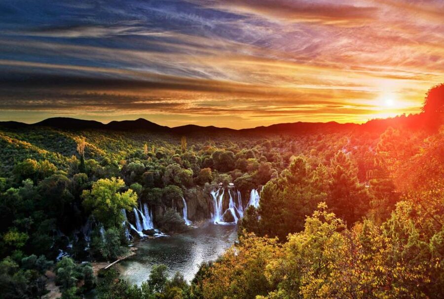 From Dubrovnik: Day Trip to Mostar and Kravice Falls - Leaving Dubrovnik for Bosnia and Herzegovina