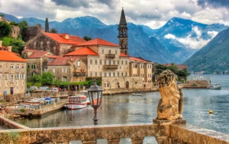 From Dubrovnik: Montenegro Day Trip with Boat Cruise - Cruising to Our Lady of the Rocks