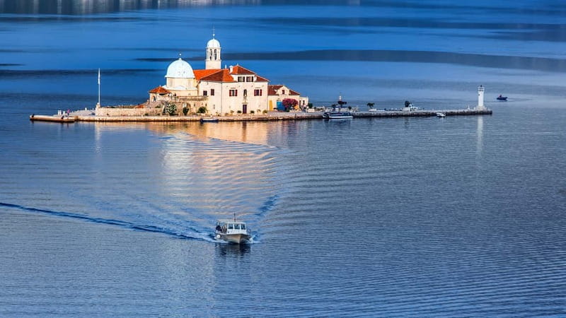 From Dubrovnik: Montenegro Day Trip with Cruise in Kotor Bay - Five details that shape the day