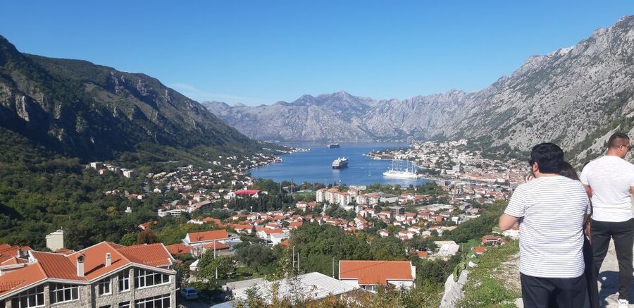 From Dubrovnik: Perast, Kotor & Budva Small-Group Day Trip - The early border crossing from Dubrovnik