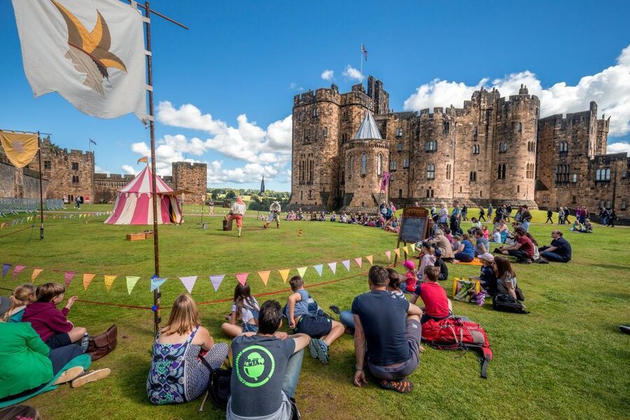 From Edinburgh: Day Trip to Bamburgh and Alnwick Castle - Bamburgh Castle and the North Sea coast
