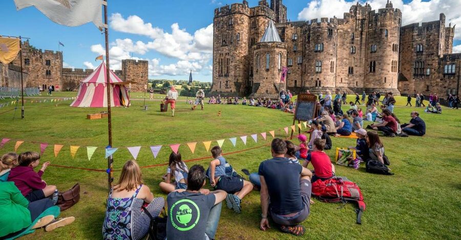 From Edinburgh: Day Trip to Bamburgh and Alnwick Castle - The ride south from Edinburgh
