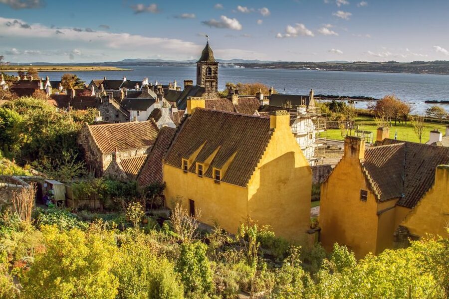 From Edinburgh: Outlander, Palaces, and Jacobites Day Trip - Culross, Claire’s herb garden, and a preserved village