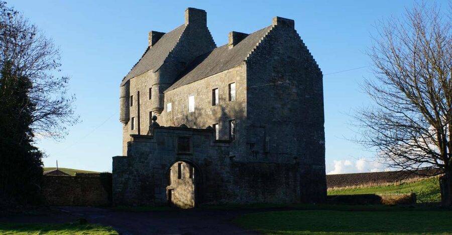From Edinburgh: Outlander, Palaces, and Jacobites Day Trip - Midhope Castle and the limits of Lallybroch