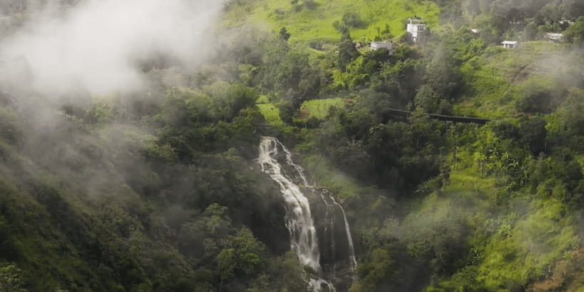 From Ella- All inclusive Day Trip of 8 Iconic Sights & Train - Demodara Loop shows off an unusual railway feat