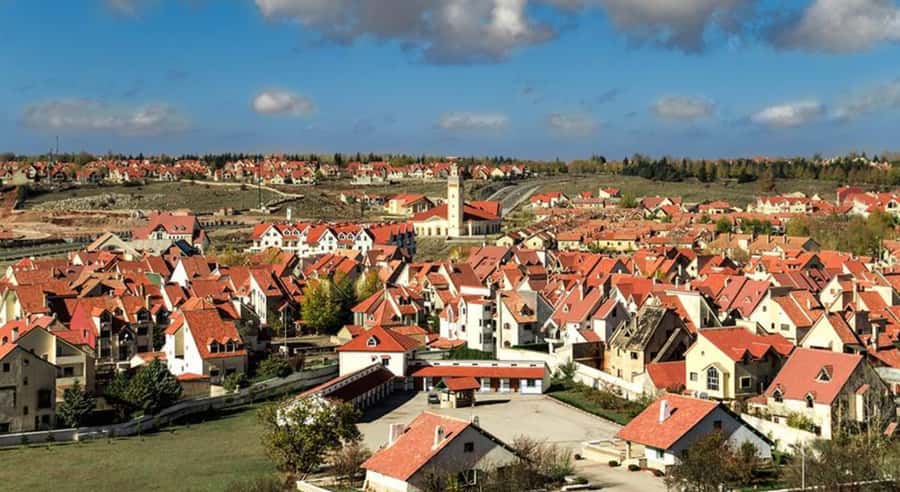 From Fez: Middle Atlas Day Trip with Ifrane National Park - Immouzar and the September Apple Festival