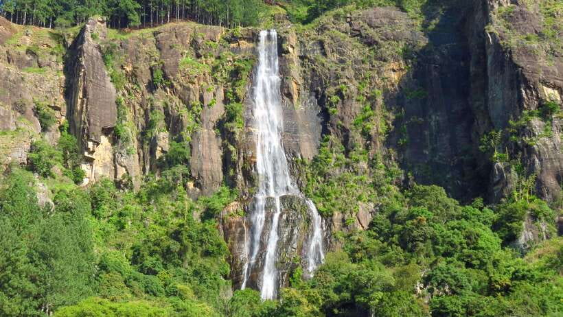 From Galle/Hikkaduwa/Mirissa: Day Trip to Experience Ella - Ravana Falls, mist and local folklore