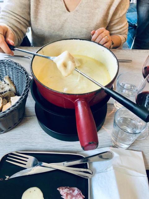From Geneva: Gruyére Chocolate and Cheese Tasting Day Trip - What the guide adds to the day