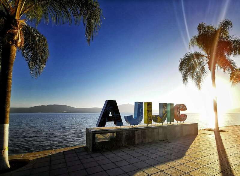 From Guadalajara: Enchanting Lake Chapala & Ajijic Day Trip - Ajijic’s murals, galleries, and central plaza