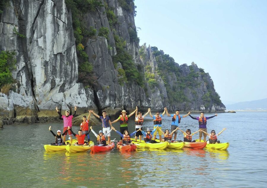 From Hanoi: Halong Bay Day Trip with Lunch and Transfers - Key points at a glance