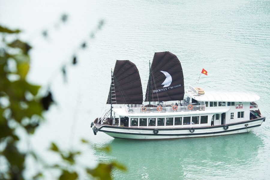 From Hanoi: Halong day trip, Route 2, 6hours, Small group - A long day with a generous Halong Bay menu
