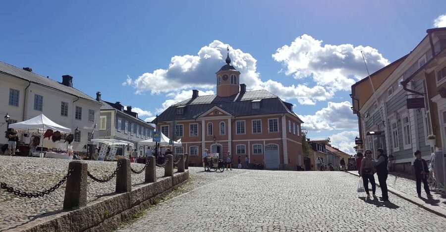 From Helsinki: Porvoo Guided Day Trip with Transportation - The 40-minute drive from Helsinki or Vantaa