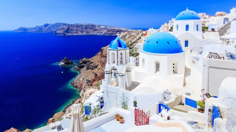 From Heraklion/Crete: Santorini Island Guided Day Trip - The road from Oia to Fira