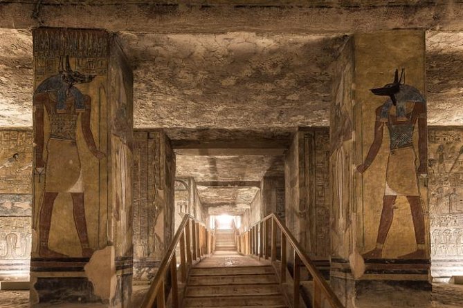 From Hurghada:Day Trip to Luxor and Valley of the Kings - Crossing to the west bank and the Colossi of Memnon