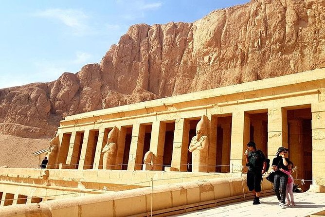 From Hurghada:Day Trip to Luxor and Valley of the Kings - Lunch, the guide, and the group size