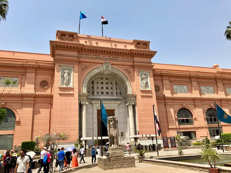 From Hurghada: Full-Day Trip to Cairo by Plane - Khan el-Khalili is best approached with a plan