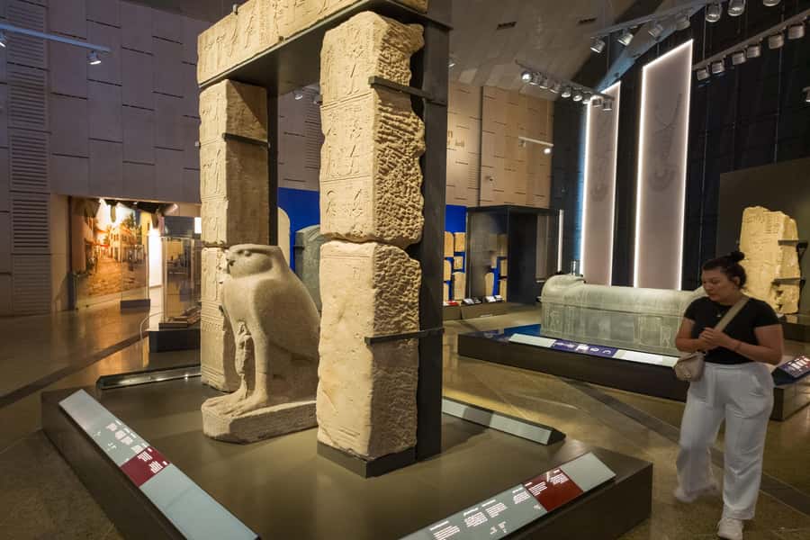 From Hurghada: Grand Egyptian Museum Pyramids Cairo Day Trip - The Sphinx and Valley Temple