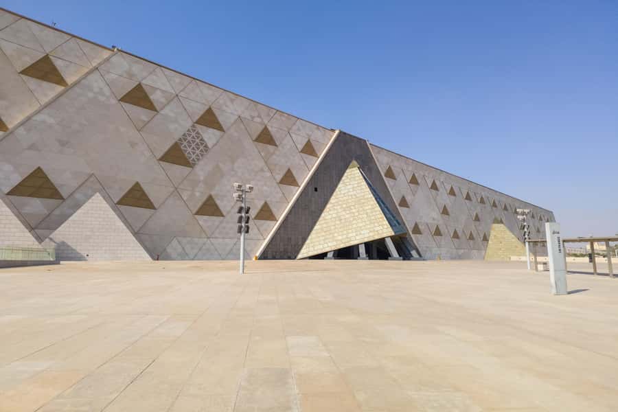 From Hurghada: Grand Egyptian Museum Pyramids Cairo Day Trip - The six-hour return to Hurghada