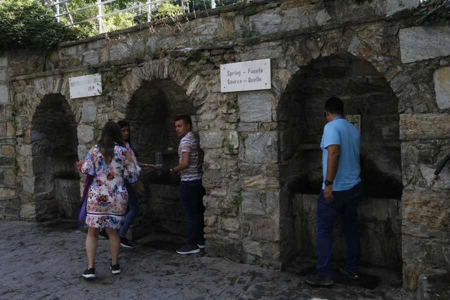 From Istanbul: Ephesus & Şirince Day Trip w/ Wine Tasting - Guide quality and group arrangements
