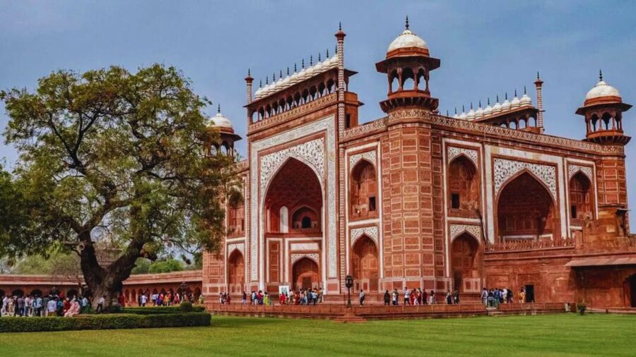 From Jaipur: Taj Mahal, Agra Fort, Baby Taj Day Trip by Car - Agra Fort: massive walls and royal rooms