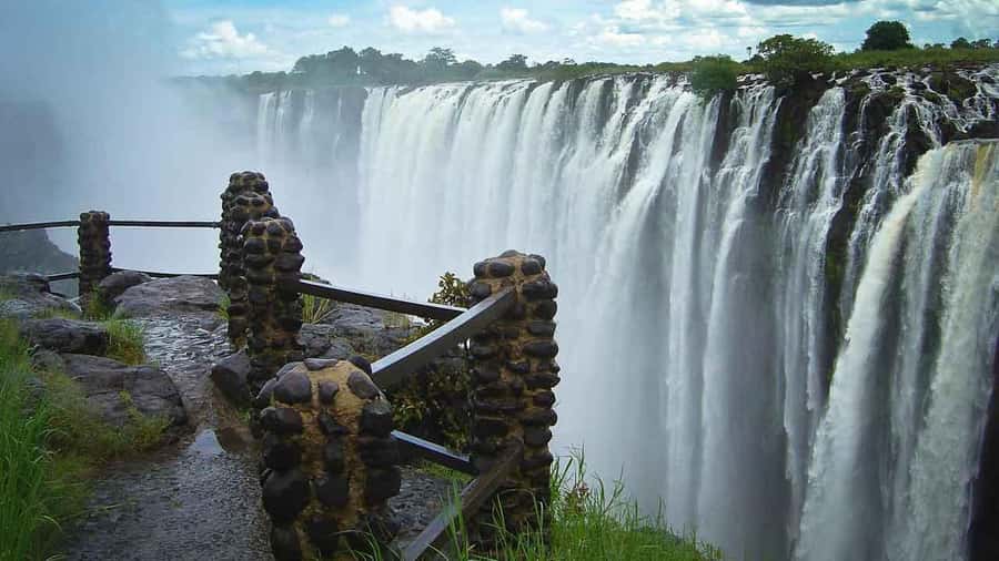 From Kasane: Victoria Falls Day Trip (Zimbabwe side) - A full day from Kasane to the Zimbabwe border
