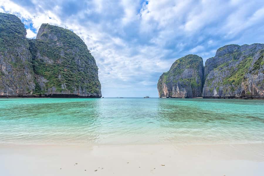 From Khao Lak: Phi Phi, Maya Bay, and Khai Islands Day Trip - The speedboat: fast, useful, and sometimes cramped