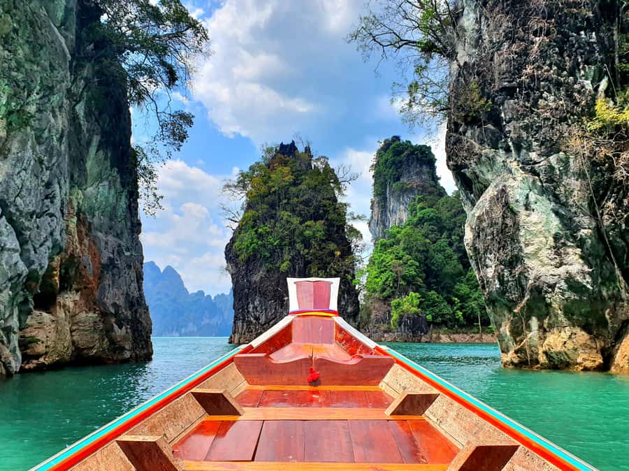 From Krabi: Cheow Lan Lake Day Trip with Lunch at Rafthouse - HIN SAM GLUR, the lake’s famous symbol